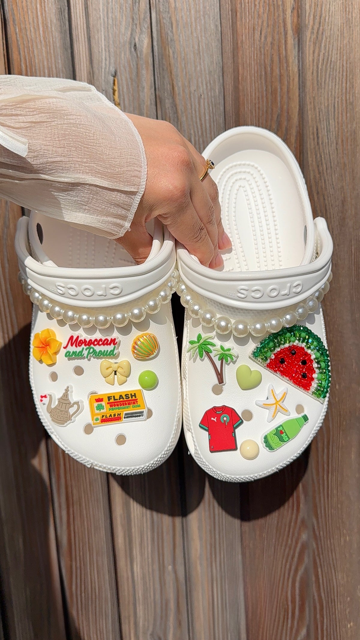 Pack Beldi Fresh – 14 Pin's + Bracelet pour Sabots | Charms Été Marocain, Poms, Pastèque