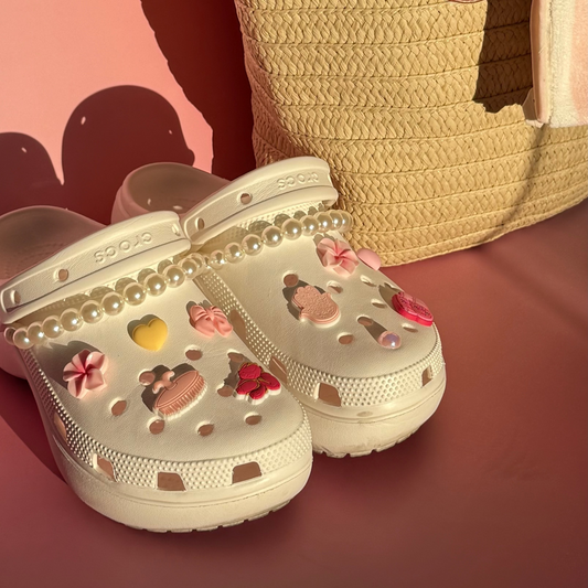Pin’s Crocs - Main de Fatma